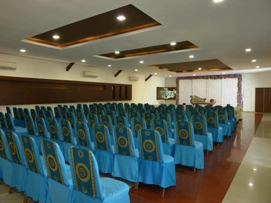 Banyan Paradise Resort Vadodara Buitenkant foto