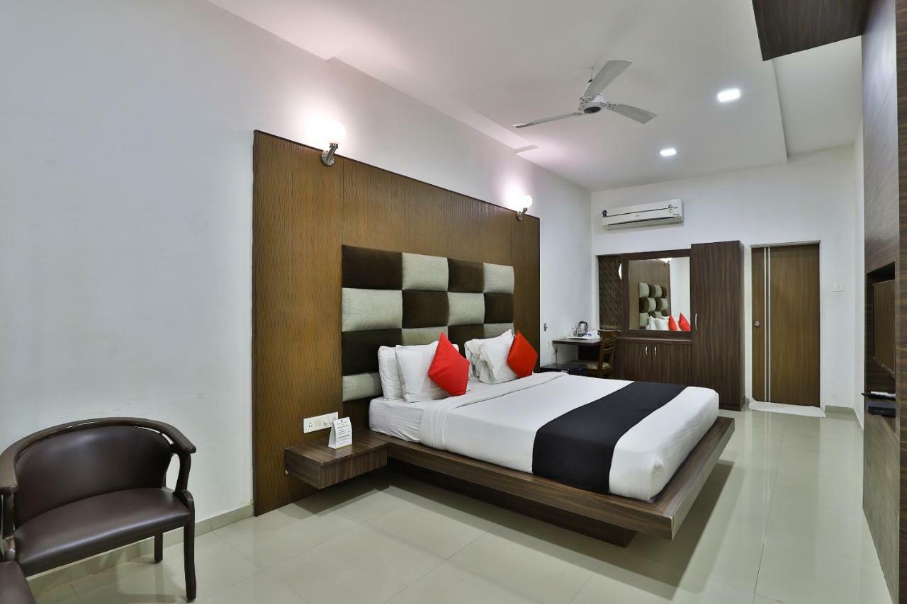 Banyan Paradise Resort Vadodara Buitenkant foto