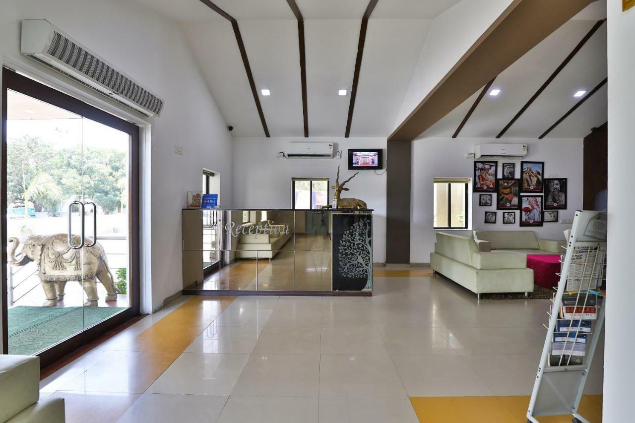 Banyan Paradise Resort Vadodara Buitenkant foto